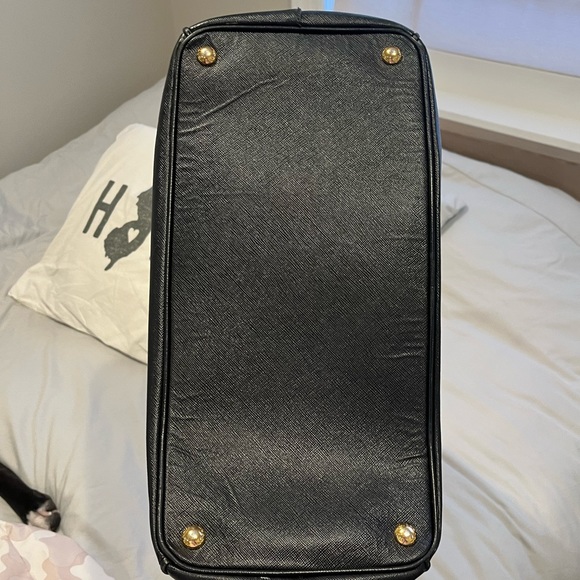 Prada Saffiano Gardner’s Tote Bag 🖤💛 - Picture 8 of 8